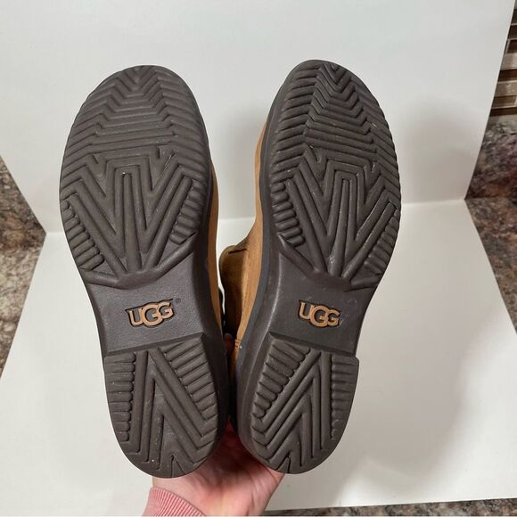 Ugg Brown Leather Sheepskin Lined Boots - Picture 7 of 9